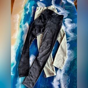 MUST BUNDLE
NWOT 32Degrees X2 PAIR velour leggings Black and Shadow Green SZ XS